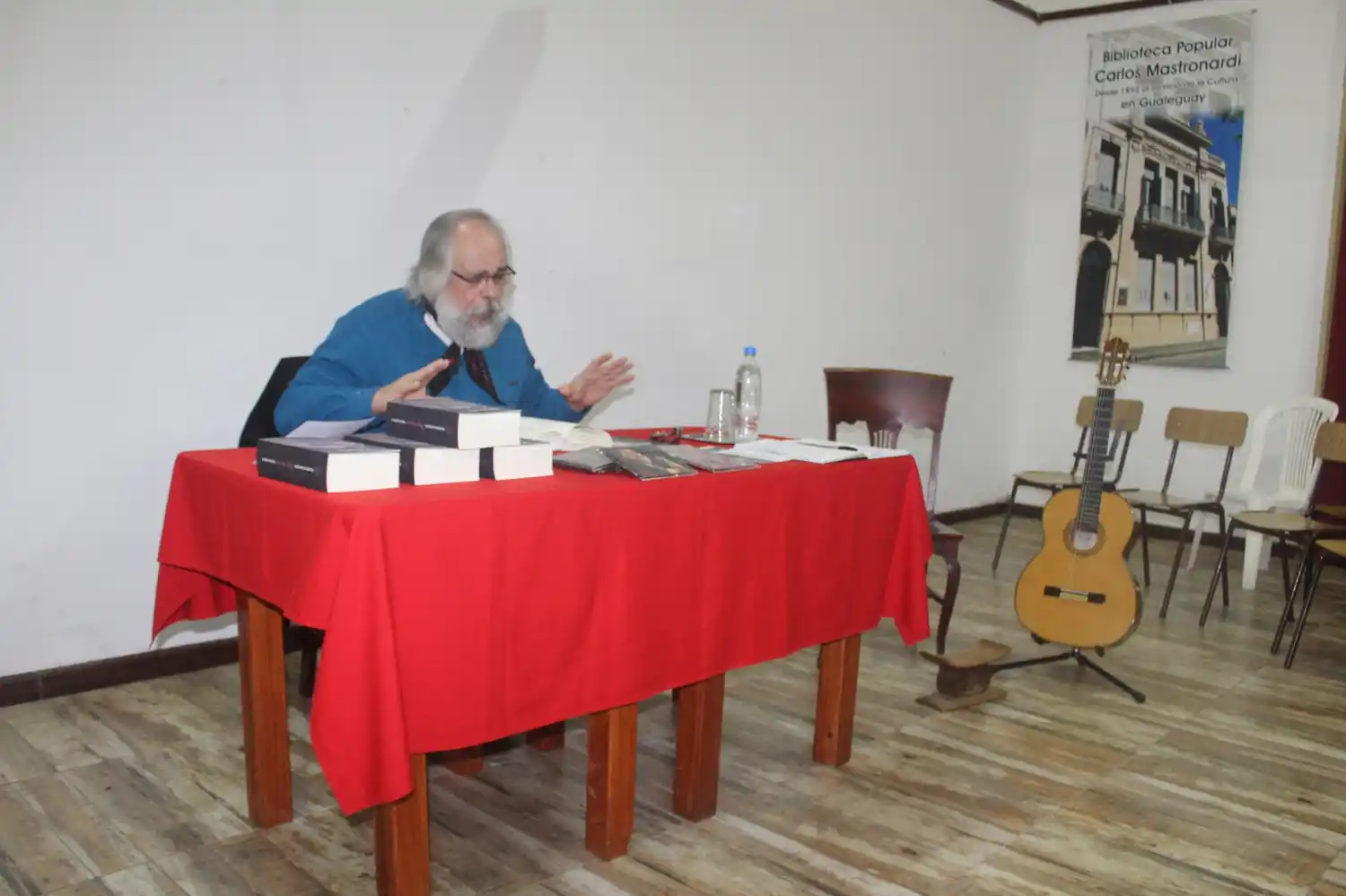 Maldonado presentó su libro “Voz Varia”