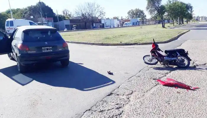 Accidente: el conductor de la moto está lesionado 