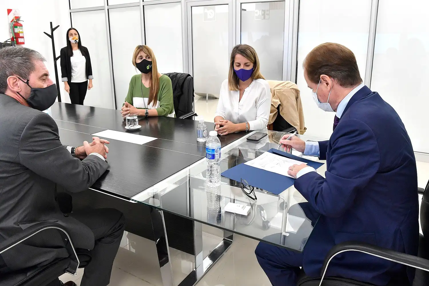 La provincia transfirió $500 millones a Salud para la compra de equipamiento