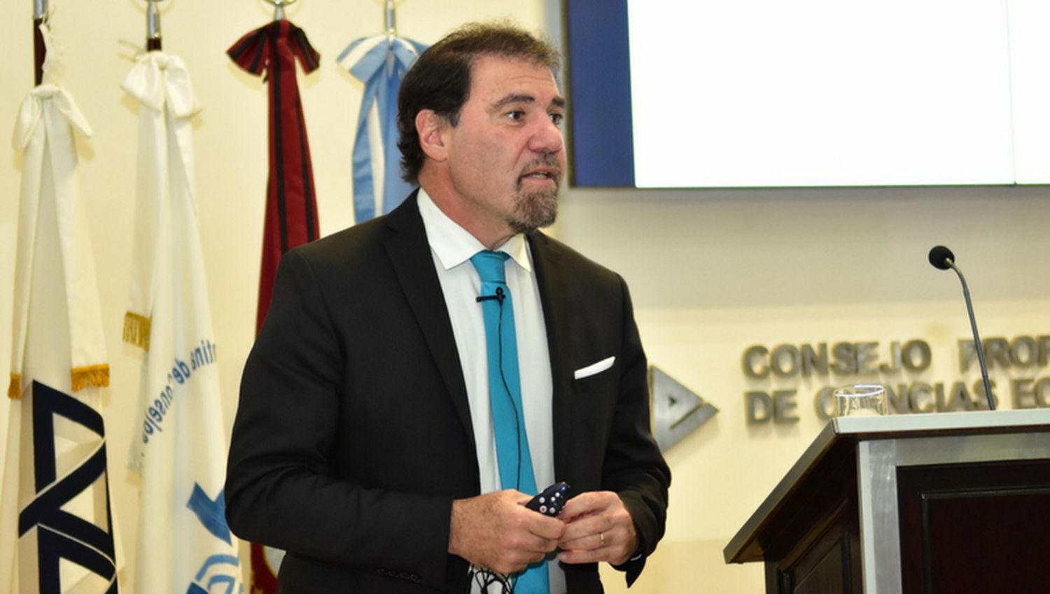 Lic. Claudio Zuchovicki - “Anticipando la economia que se viene”