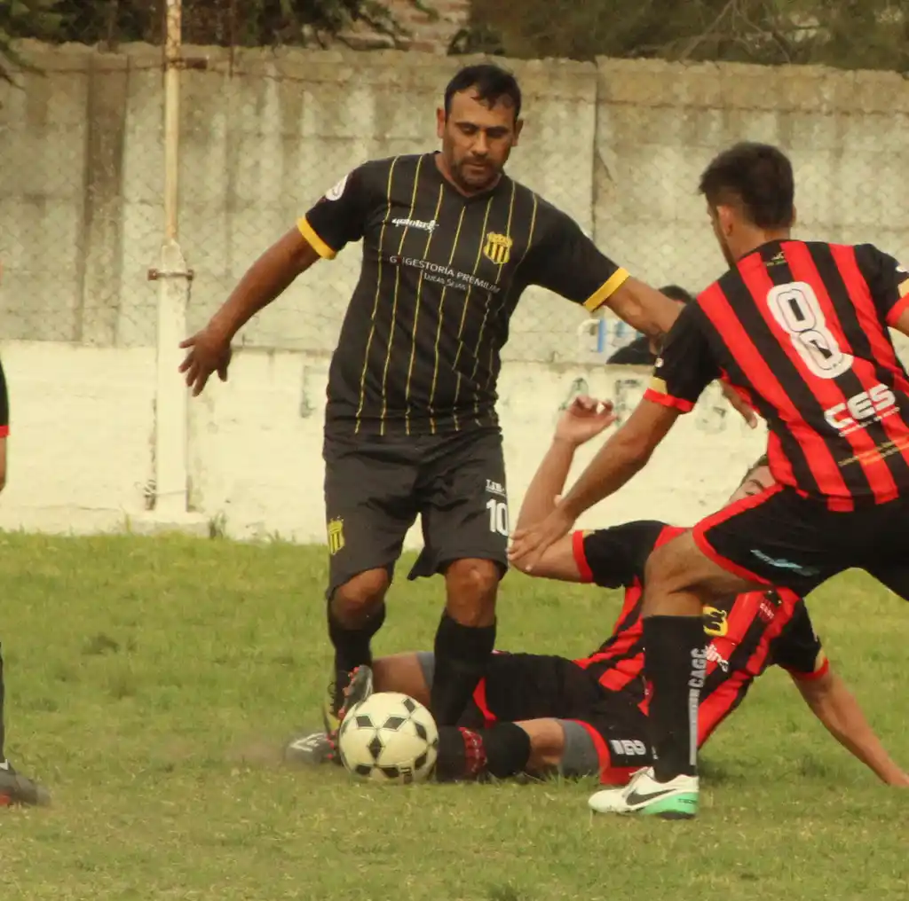 Uno de los jugadores que deberá estar inactivo por un largo período será Ulises Torres. El volante de JFU de Carbó fue expulsado ante Gualeguay Central y le aplicaron seis (6) fechas de suspensión.