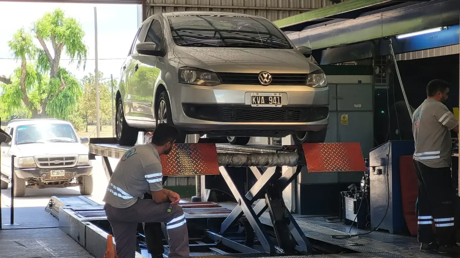 Los controles obligatorios en la planta de VTV mantienen la tarifa antes de que finalice el congelamiento.