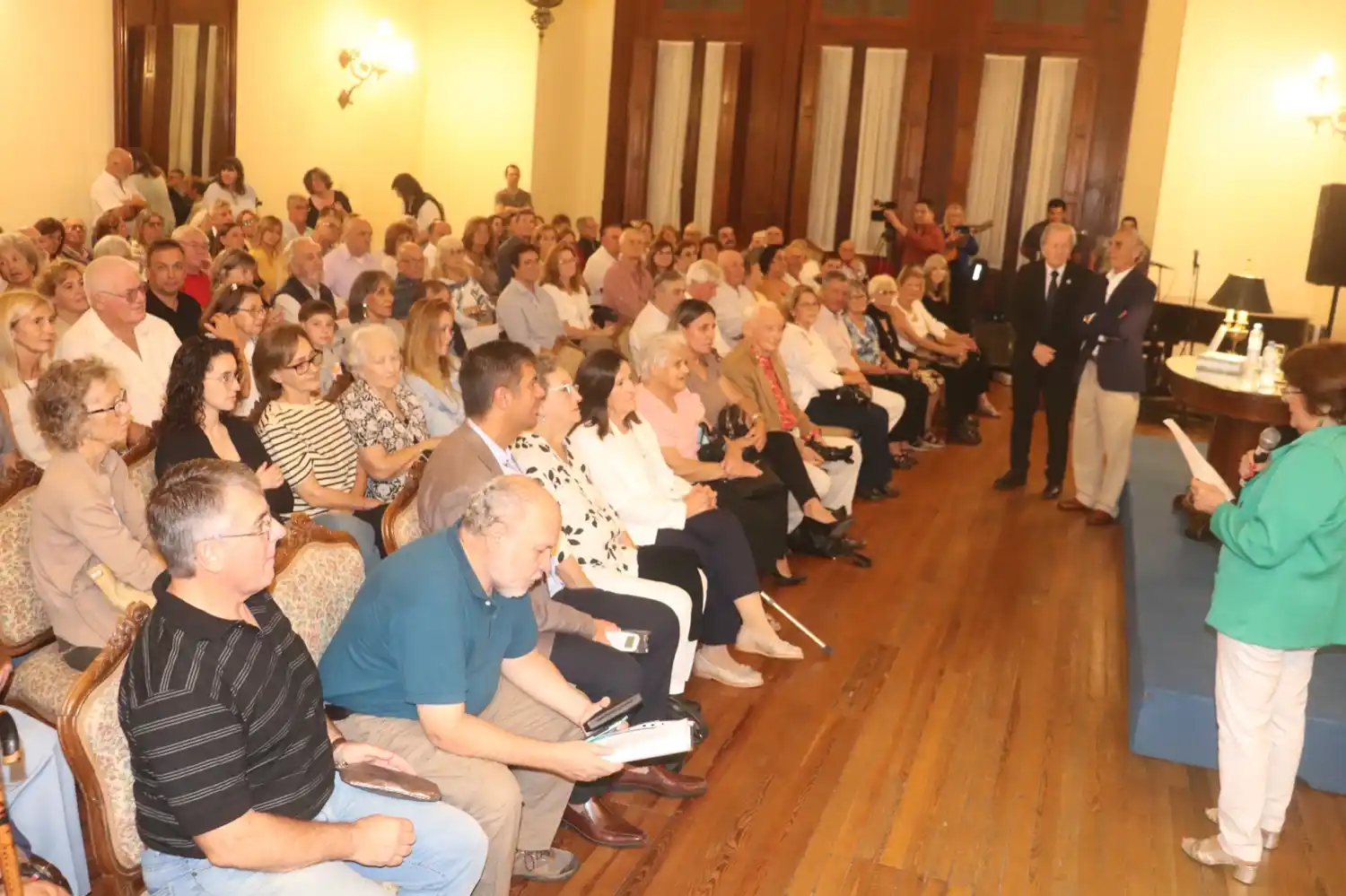 Gran concurrencia para la presentación del libro Caso Único