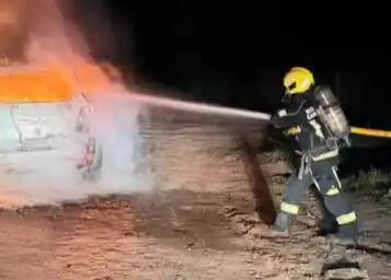 Bomberos extinguieron el incendio del vehículo en zona norte.