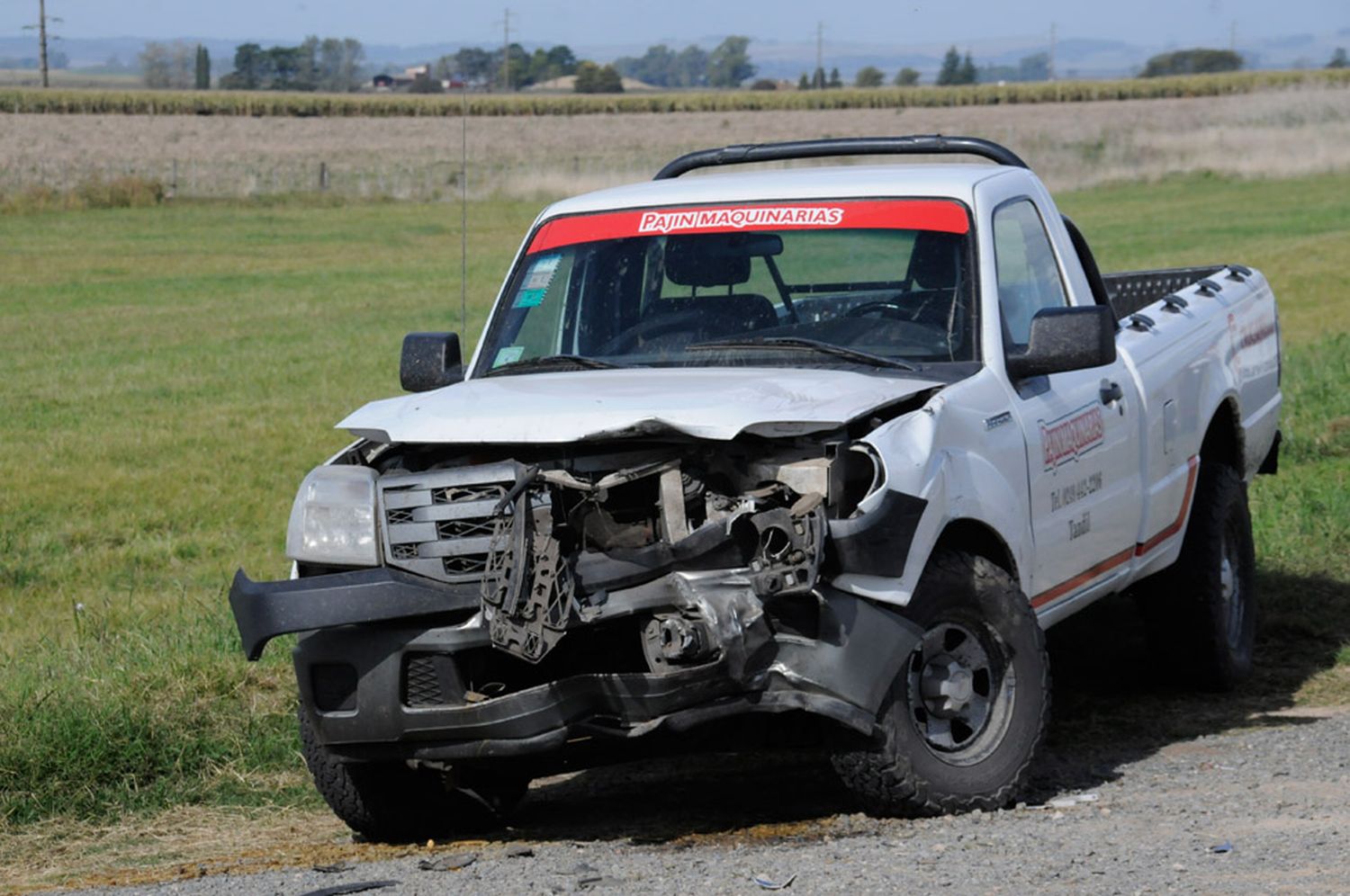 Una camioneta protagonizó un accidente al impactar contra un acoplado en la ruta 226