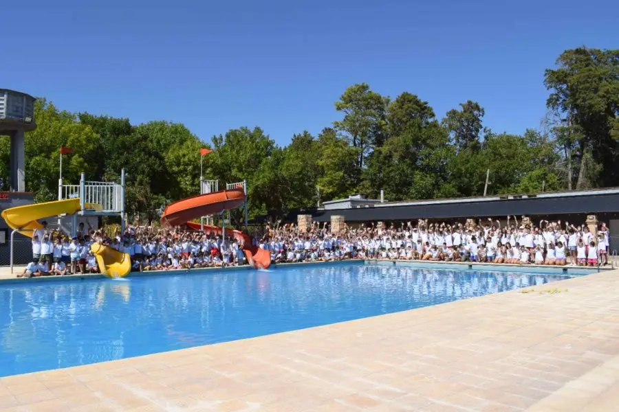 ¡Todos al agua! Inició la colonia de vacaciones de SEOM con 400 inscriptos