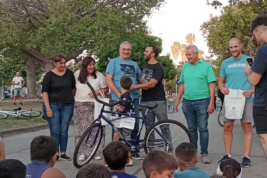 Alcides Calvo  presente en la 31 edición del Programa Ciclismo en los Barrios