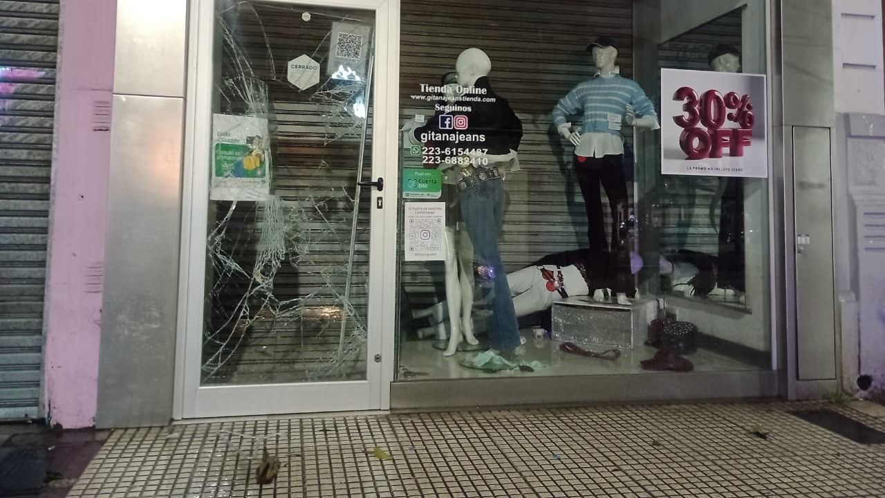 El hecho ocurrió en pleno centro de la ciudad y quedó registrado en las cámaras del COM.