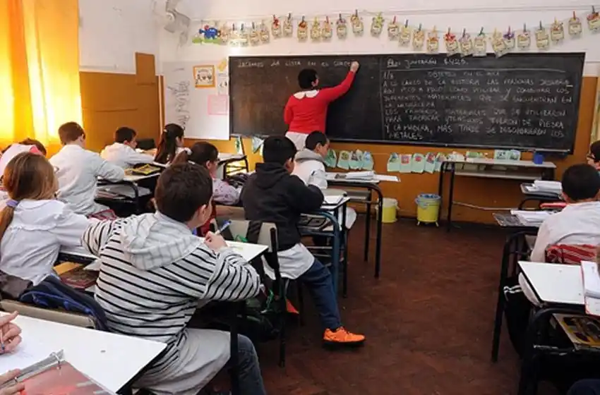 Podría aumentar el número de docentes que tenían licencias médicas y viajaron al exterior