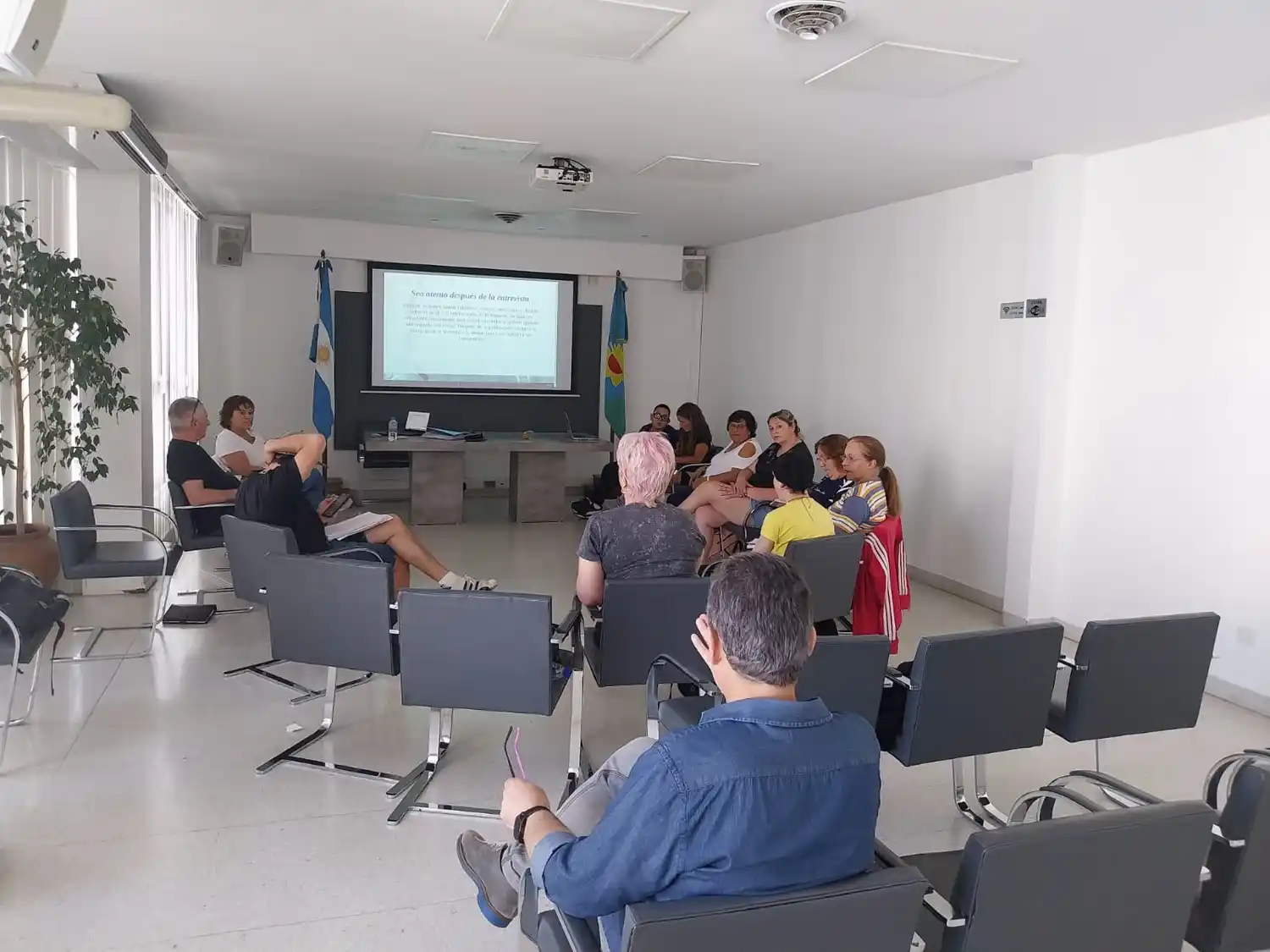 Inscriben para el curso de periodismo, locución, conducción de radio y streaming