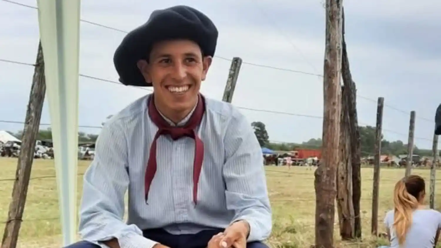 Lito Fernández se recupera de una dramática jineteada en la final del Festival de Diamante.