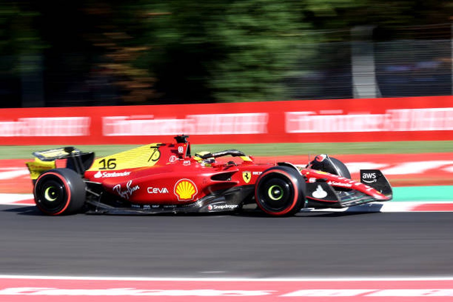 Leclerc dominó en Monza.