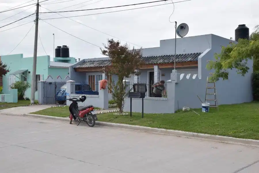Avanzan las obras de pintura en viviendas del Plan Federal