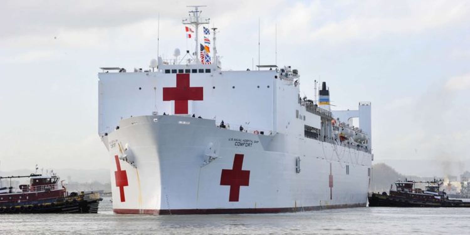 12 venezolanos prestan servicios en el buque hospital USNS Comfort en Colombia