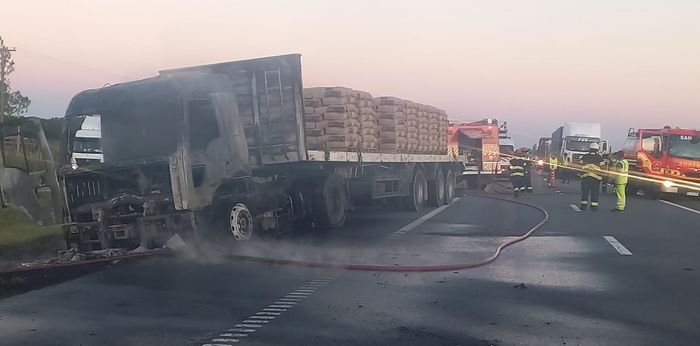 Incendio camión 250207 002