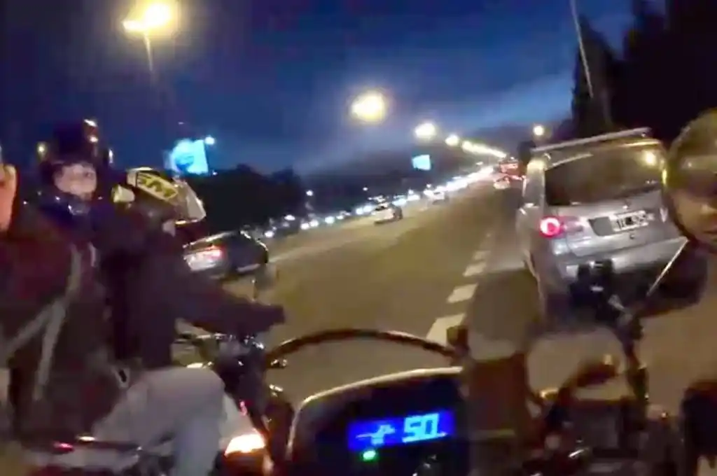 Motochorros asaltaron a un youtuber