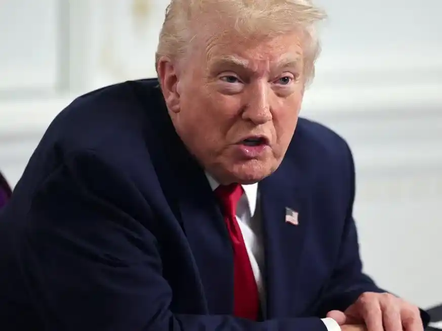 Trump endurece su postura y alerta sobre el uso del espacio aéreo en Venezuela.