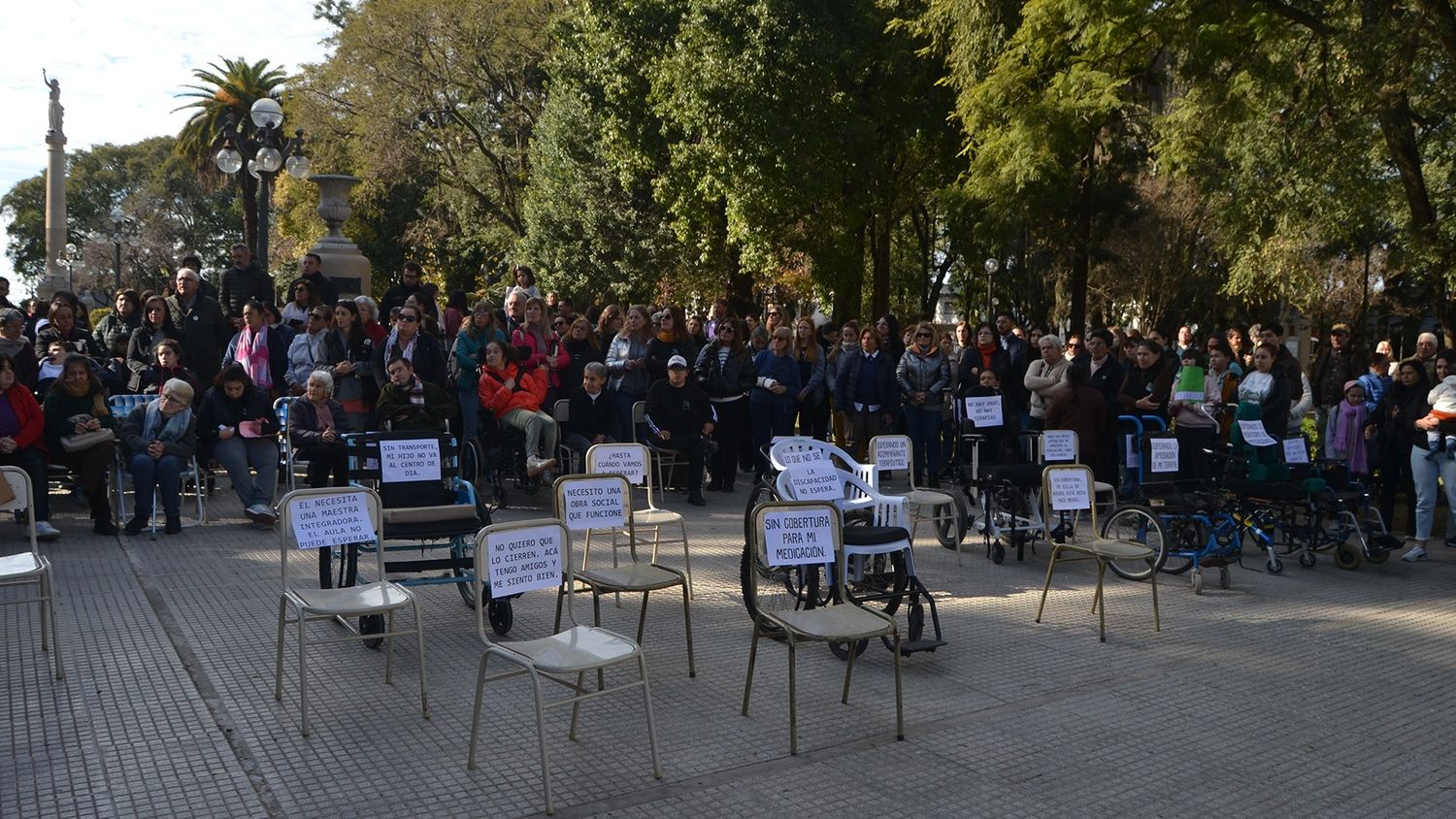 Lucecitas se manifestó ante una crisis que pide soluciones urgentes