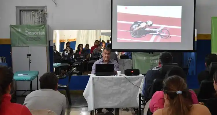Comenzó la capacitación sobre deporte adaptado a cargo de Alberto Buey