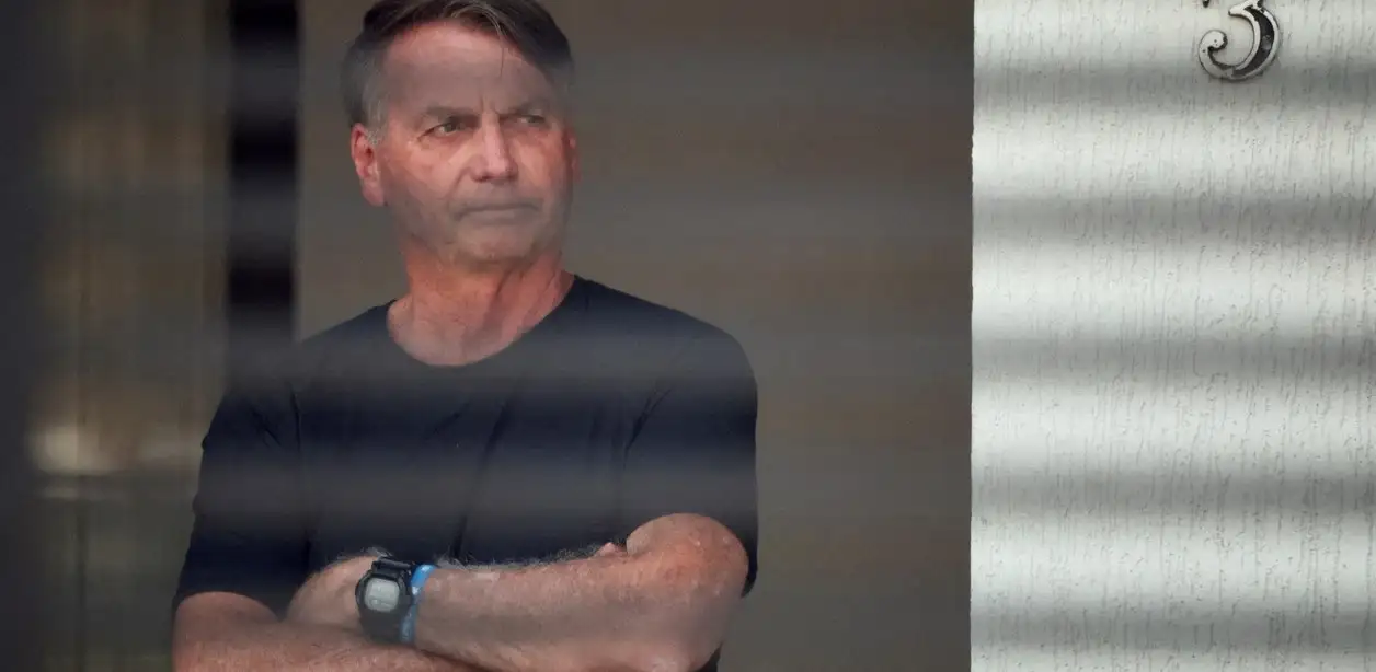 Jair Bolsonaro en arresto domiciliario