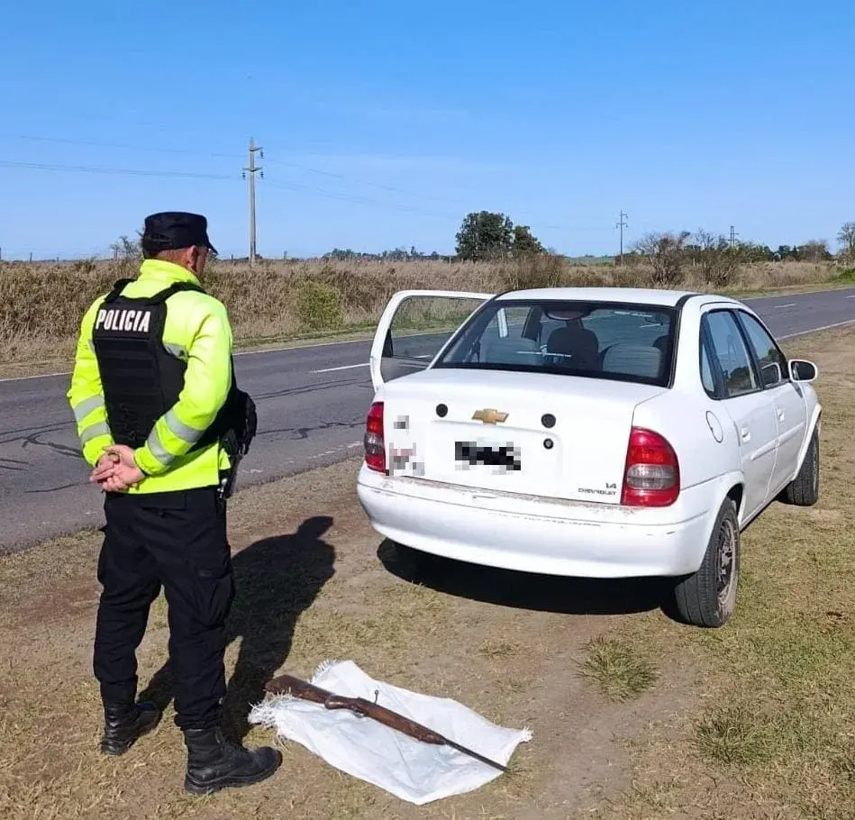 Secuestraron una carabina y trasladaron a un hombre en un operativo sobre la Ruta Provincial 61