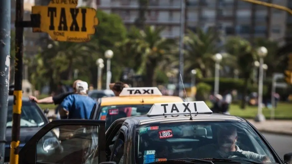 Piden un aumento del 50% de la tarifa de taxis y remises