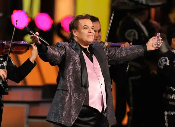 Netflix prepara documental sobre la vida de Juan Gabriel (+DETALLES)