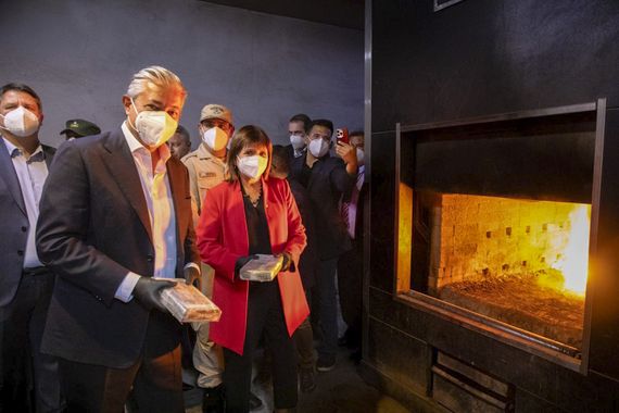 Bullrich encabezó la quema de 800 kilos de cocaína en Neuquén