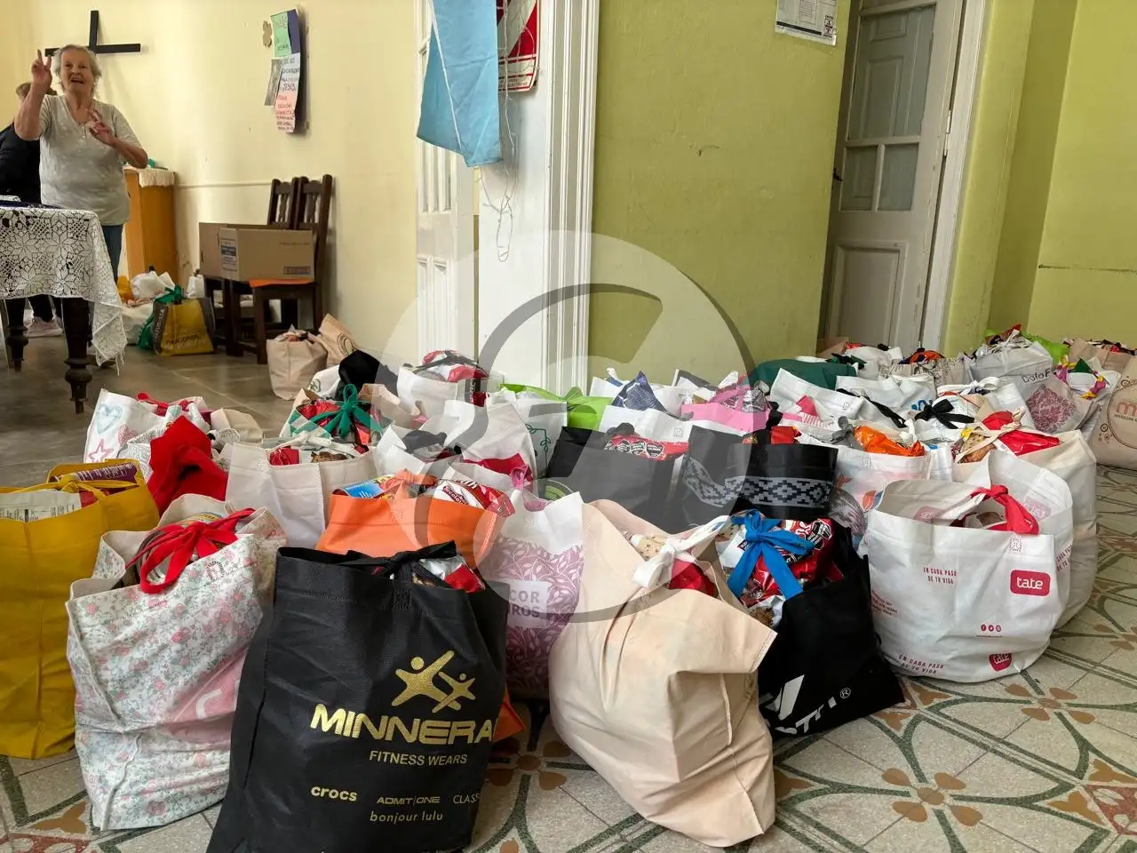 Entrega de cajas navideñas.
