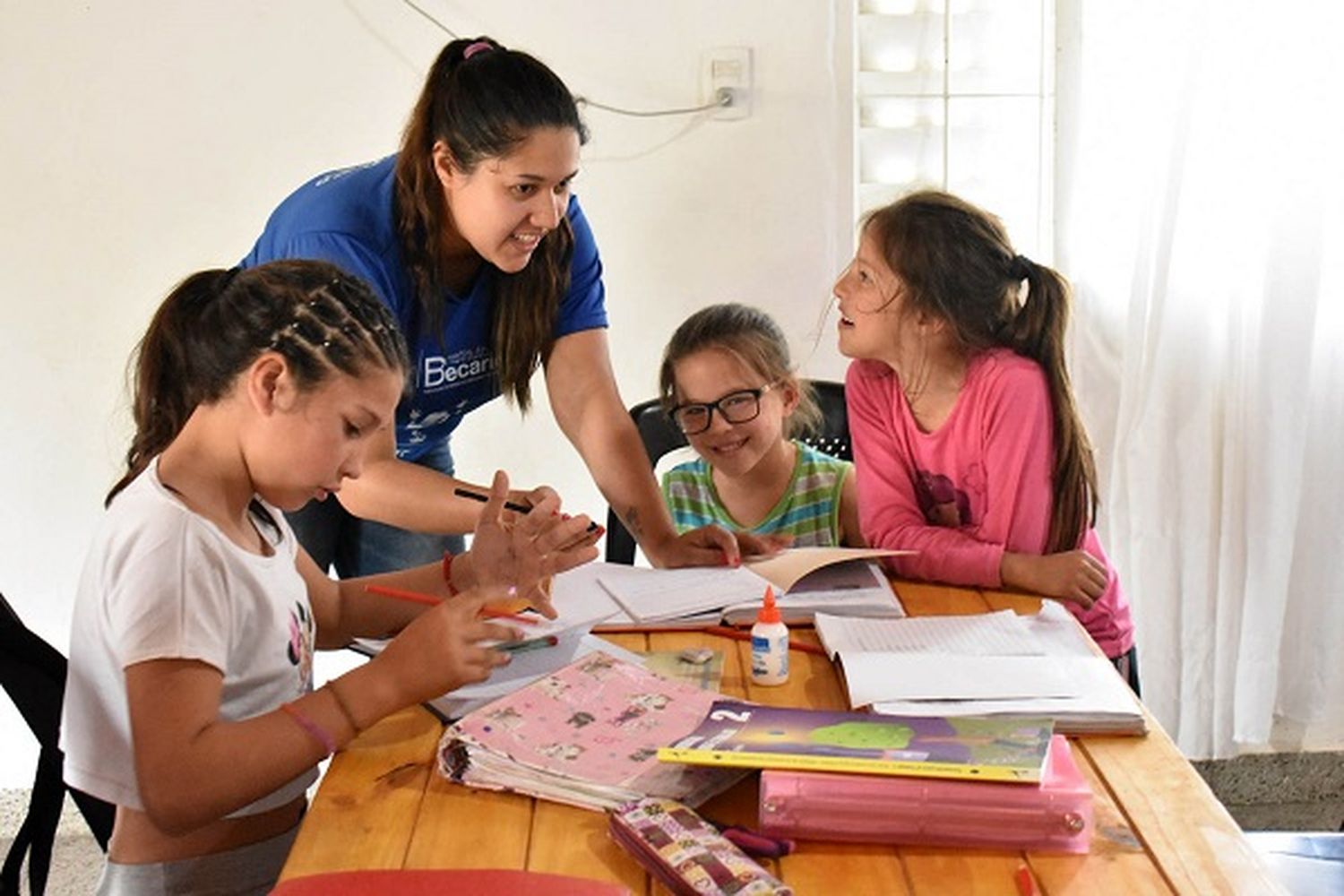 Más de 60 mil estudiantes recibieron becas de la provincia durante el 2017