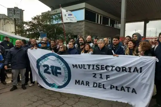 Camioneros, las CTA y el SOIP bloquean la terminal del Puerto de Mar del Plata 
