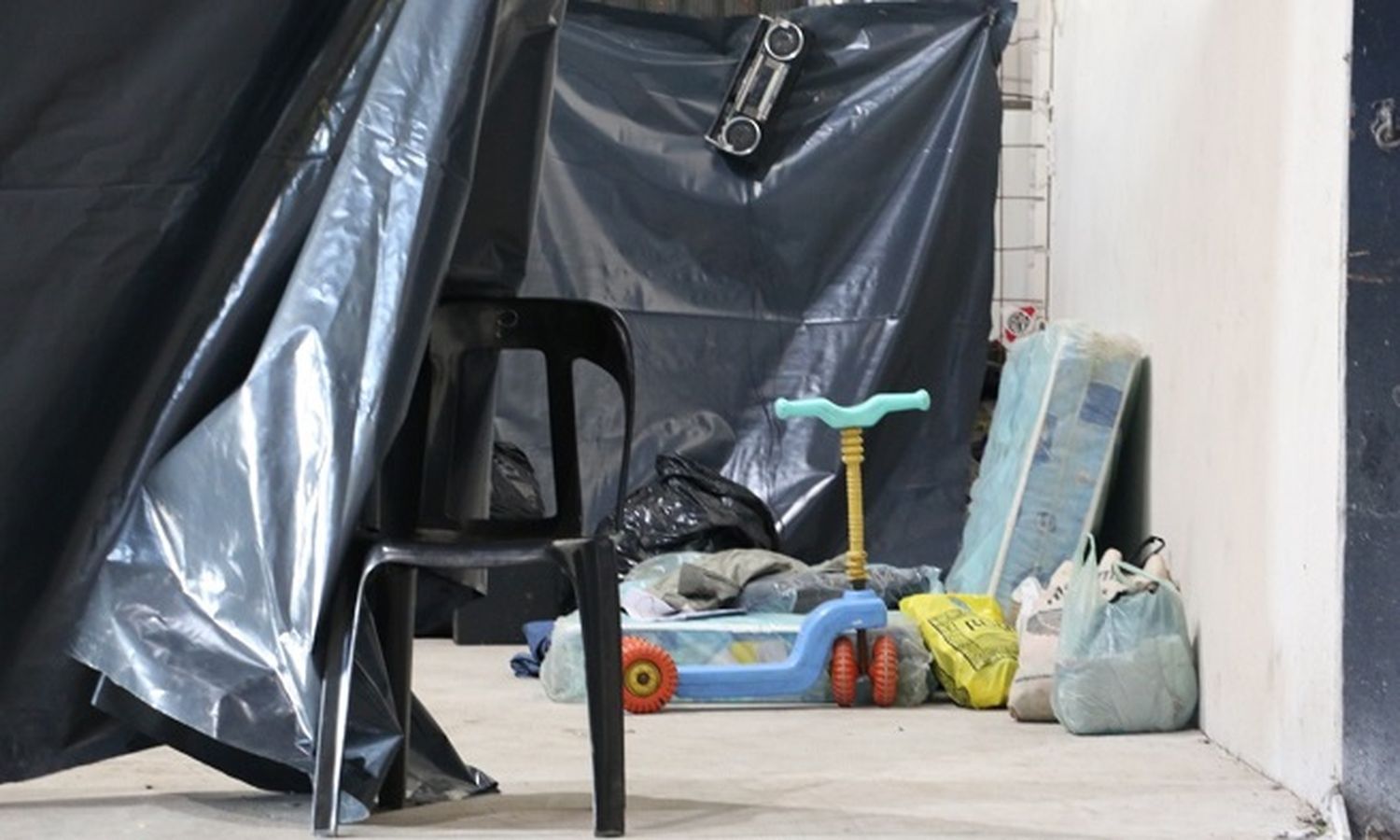 Evacuados: Las primeras familias dejarán los galpones del puerto esta tarde