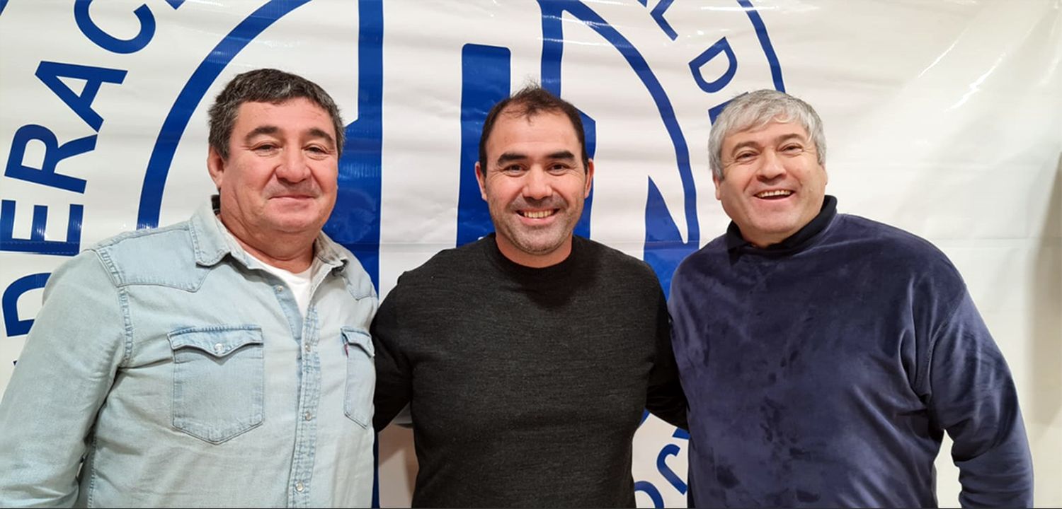 Secretarios generales. Rocha, a la derecha, Comas en el centro y Peralta a la izquierda, representantes de CGT de Mdp, Partido de la Costa y Necochea