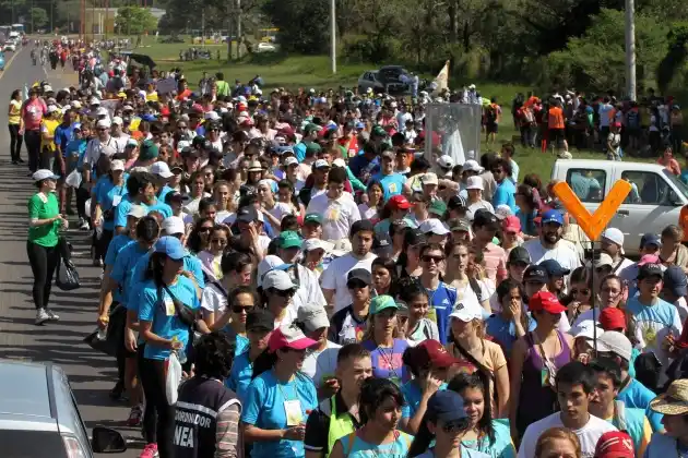 200 mil personas en la quinta edición de la peregrinación juvenil a Itatí   