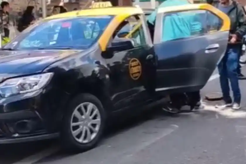 Taxista atropelló a dos transeúntes en Alvear y Córdoba