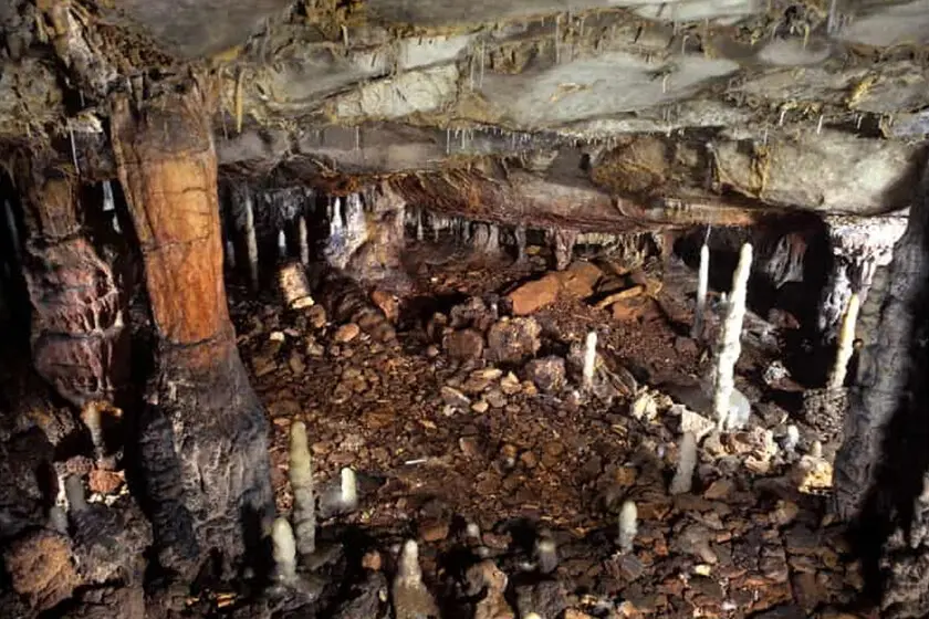 Descubren una vivienda de la Edad de Piedra intacta tras 16.800 años en una cueva de Cantabria