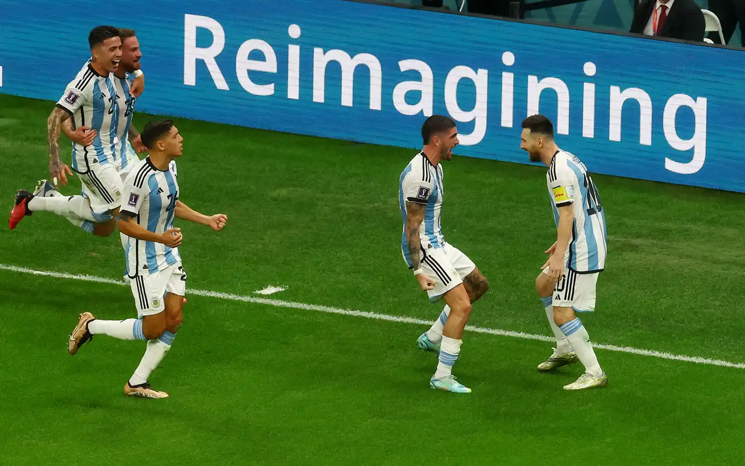 Argentina pasó a Croacia con una goleada memorable y está a un paso del sueño máximo