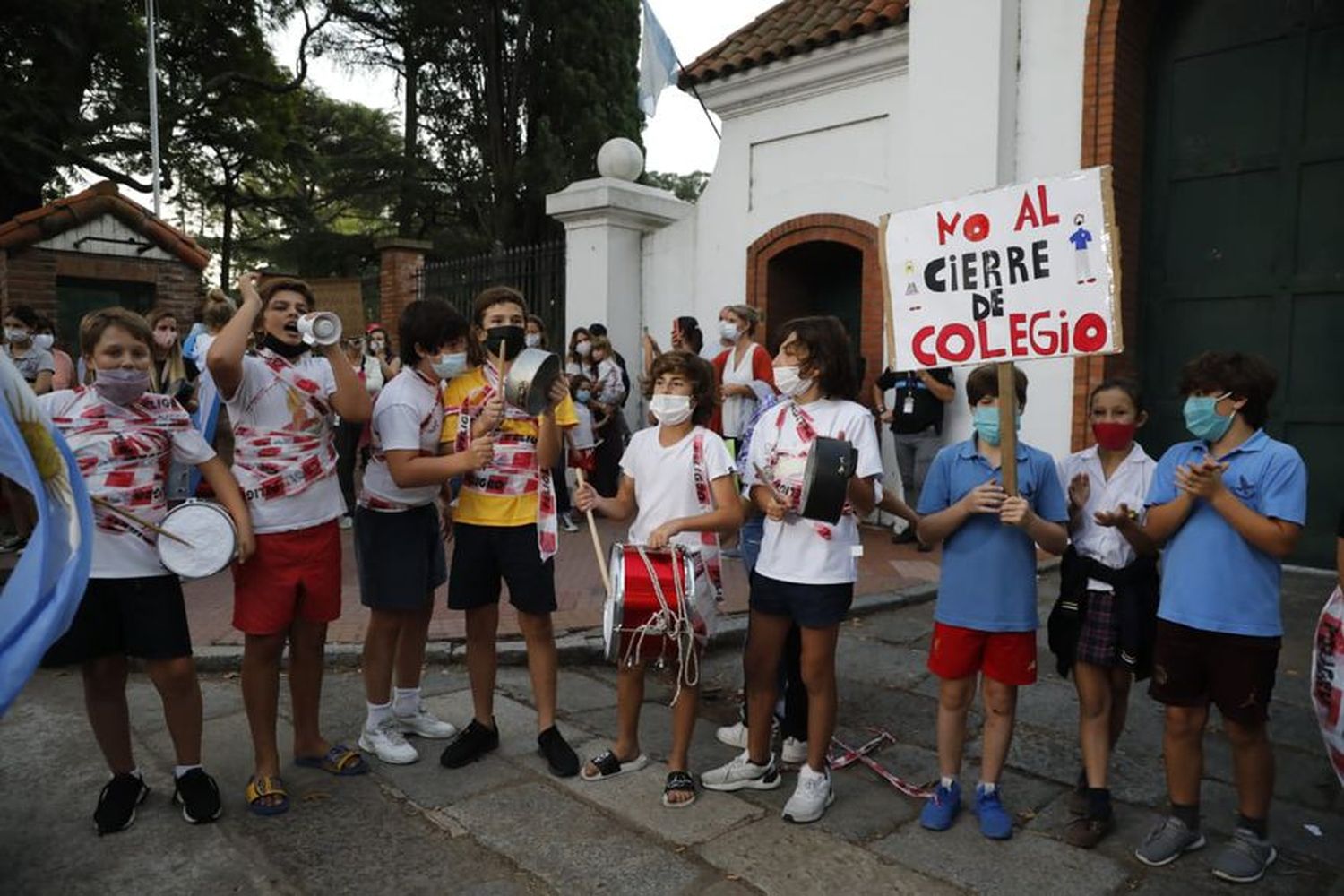 Clases: crece la indignación y varios colegios marcharán el lunes a Olivos