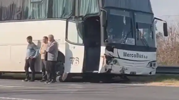 Accidente y tragedia en la Ruta 3: un ciclista murió al ser embestido por un colectivo que transportaba operarios