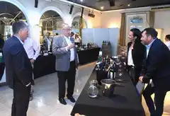 La noche del vino con mucho glamour en las sierras