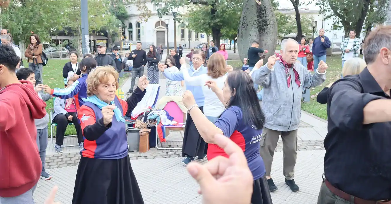 Concordia celebró el Día de la Escarapela con música, danza y tradición
