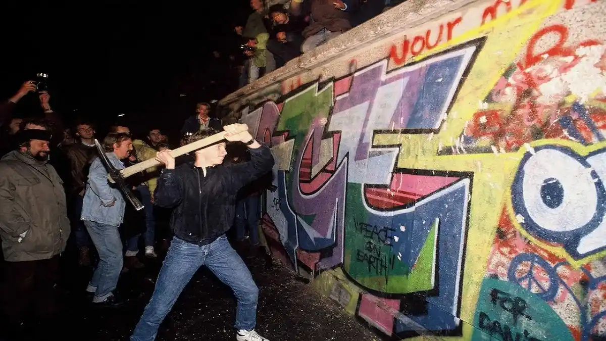 A 35 años de la caída del MURO de BERLÍN: Alemania enfrenta una seria crisis política