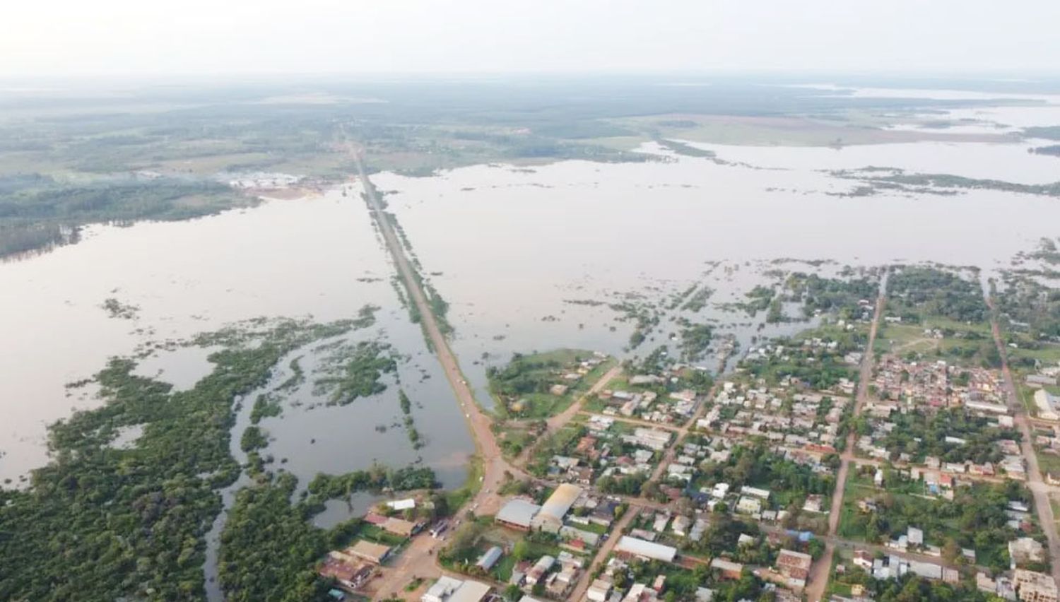 En Santo Tomé hay 91 evacuados y corte de ruta