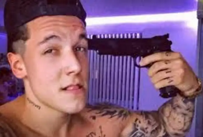 Exvedette escrachó feo a Alexander Caniggia: mirá el chat que publicó 