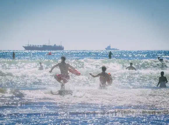 Inician las guardias diarias de guardavidas en las playas más concurridas de la ciudad