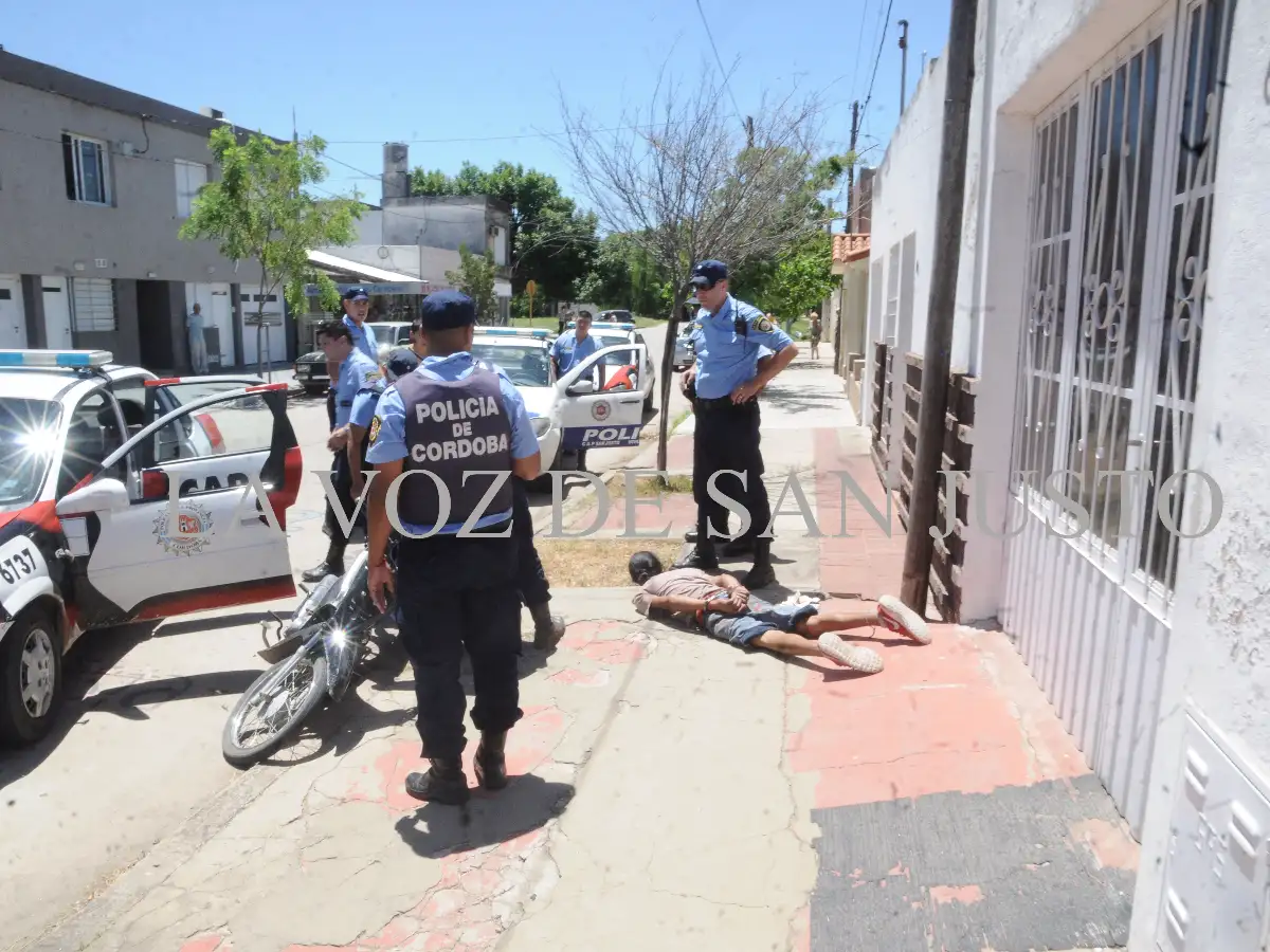  Dos detenidos tras persecución policial 