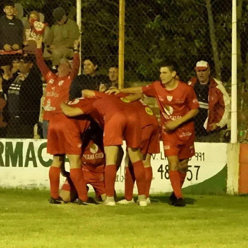 Con la obligación de ganar, Central Larroque recibe a Achirense