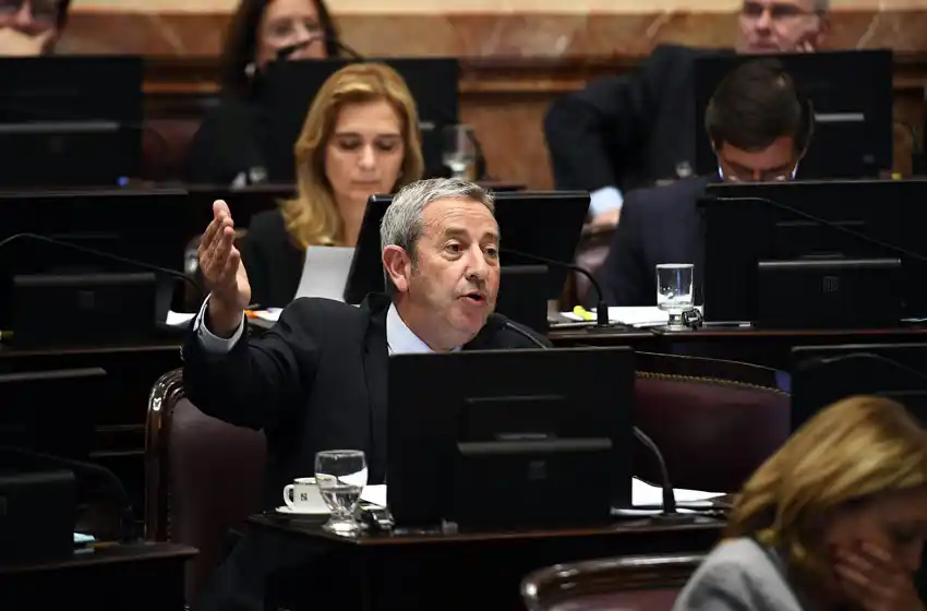 Julio Cobos: «El nuevo ministro tiene que tener peso político y económico propio»