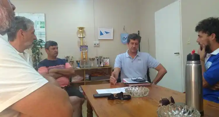 Exjugador de la Selección Argentina de básquet visitó Náutico para organizar eventos en San Pedro