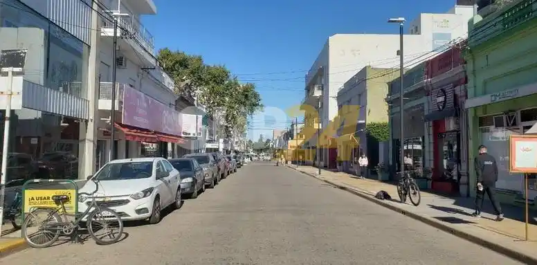 Comerciantes locales lograron mantener horario de cierre, pero piden “la solidaridad de la gente”